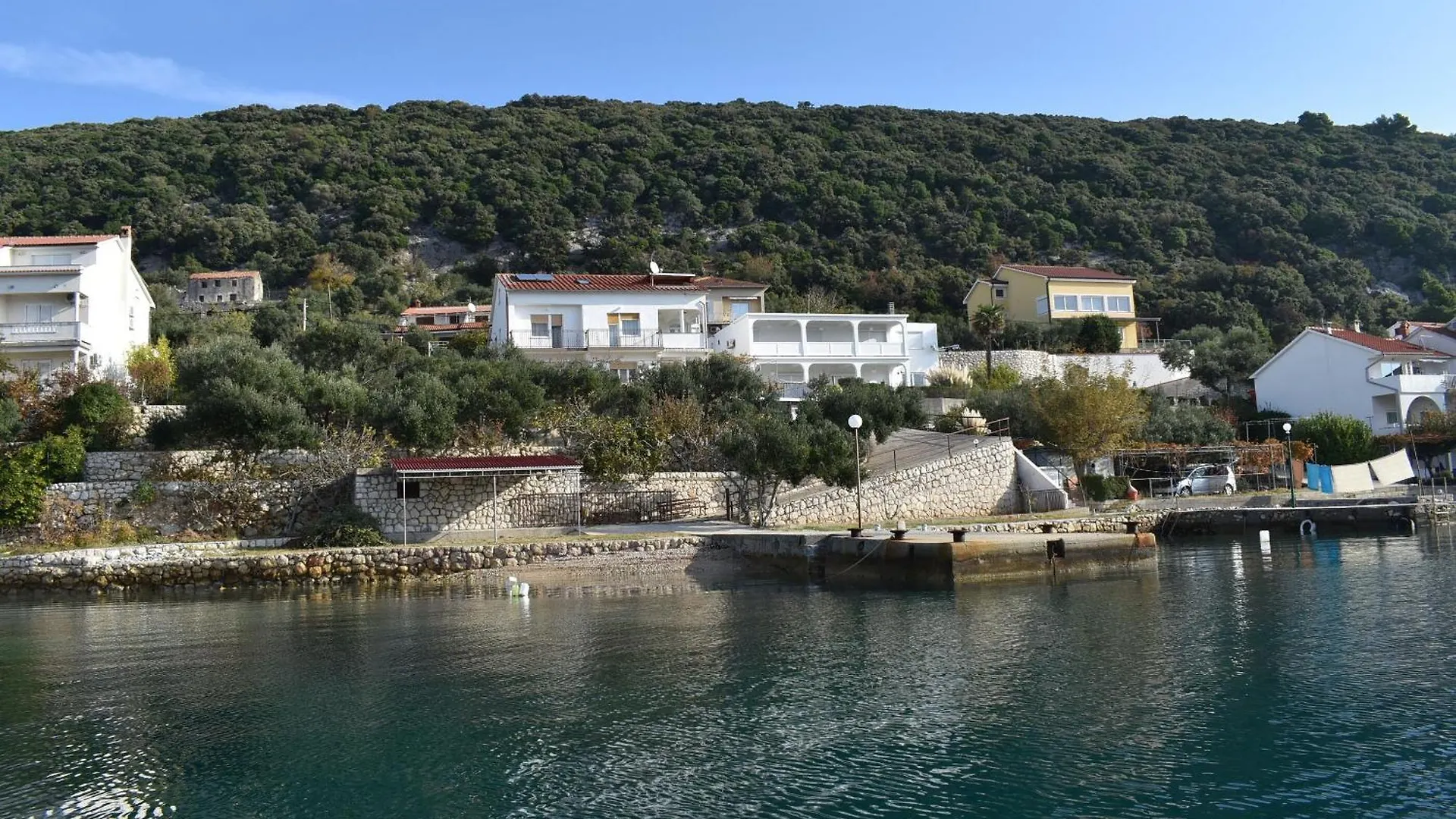 Apartments Josip R location